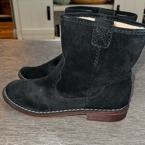 Women’s size 10 suedes Clark’s boots